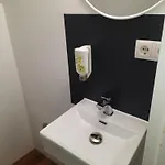 A 6 J 22 Michelangelo Netflix Fussgaengerzone Daire *