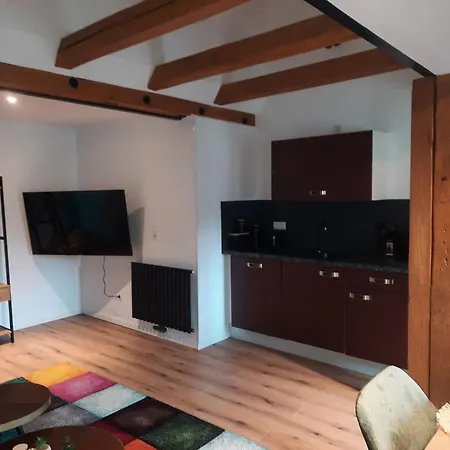 A 6 J 22 Michelangelo Netflix Fußgängerzone Apartment *