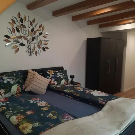 Apartman A 6 J 22 Michelangelo Netflix Fussgaengerzone *