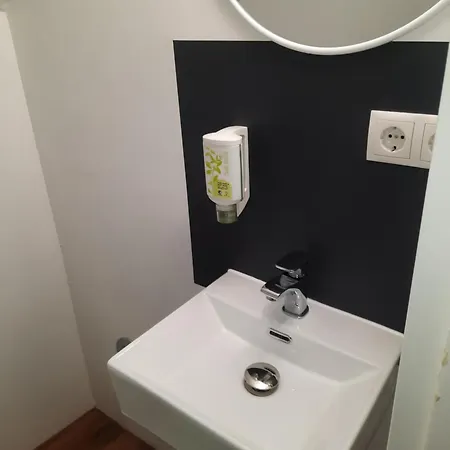 A 6 J 22 Michelangelo Netflix Fussgaengerzone Apartman *