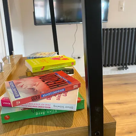 A 6 J 22 Michelangelo Netflix Fußgängerzone Apartment