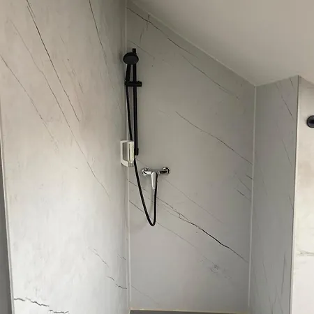 A 6 J 22 Michelangelo Netflix Fussgaengerzone Apartman *