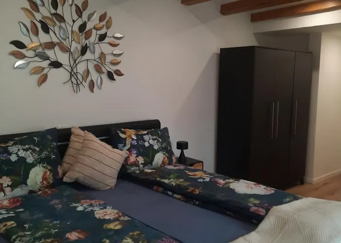 Apartment A 6 J 22 Michelangelo Netflix Fußgängerzone *