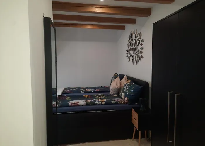 A 6 J 22 Michelangelo Netflix Fußgängerzone