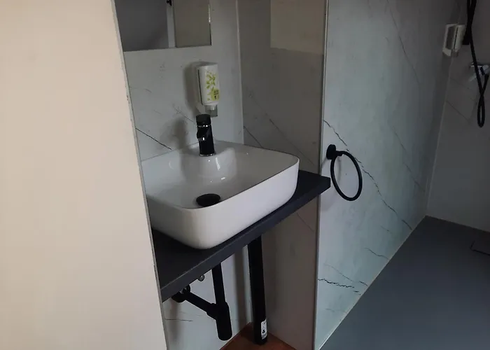 Apartment A 6 J 22 Michelangelo Netflix Fußgängerzone