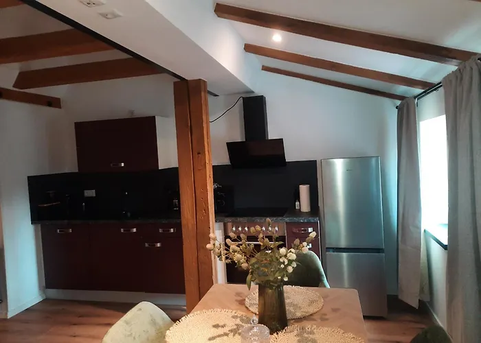 Apartment A 6 J 22 Michelangelo Netflix Fußgängerzone *