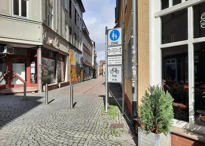 A 6 J 22 Michelangelo Netflix Fußgängerzone Apartment *