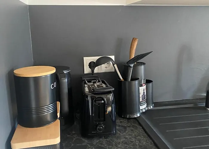 A 6 J 22 Michelangelo Netflix Fußgängerzone *