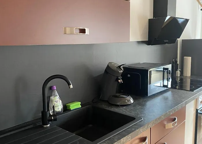 Apartment A 6 J 22 Michelangelo Netflix Fußgängerzone Eisenach